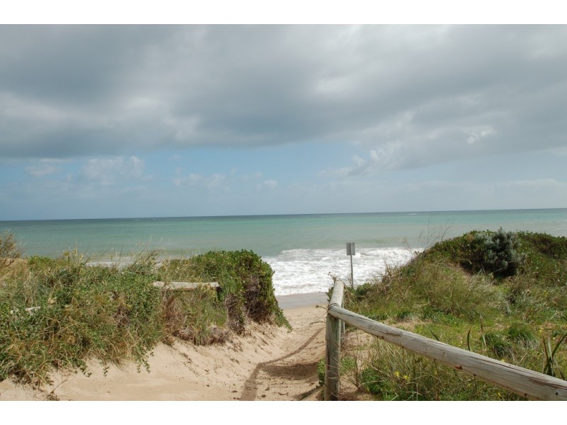 8 Rocklea Place, Silver Sands WA 6210