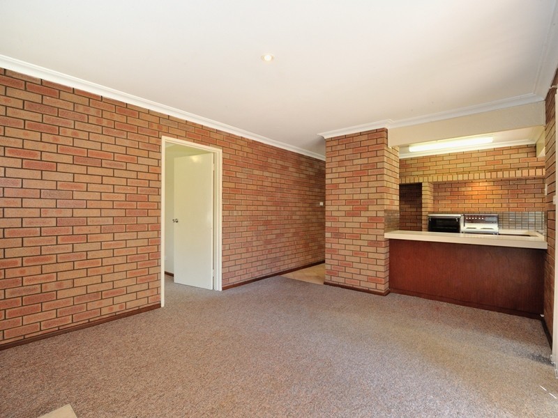 4 Evandale Street, Dudley Park WA 6210