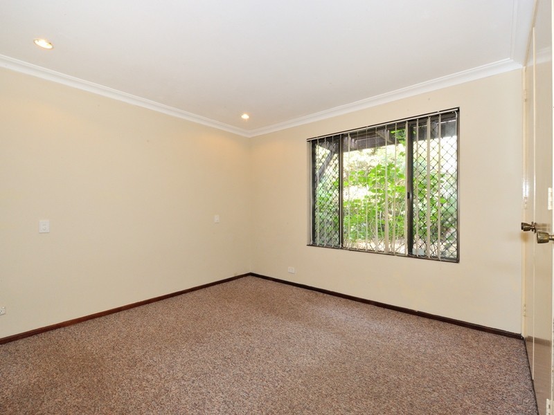 4 Evandale Street, Dudley Park WA 6210