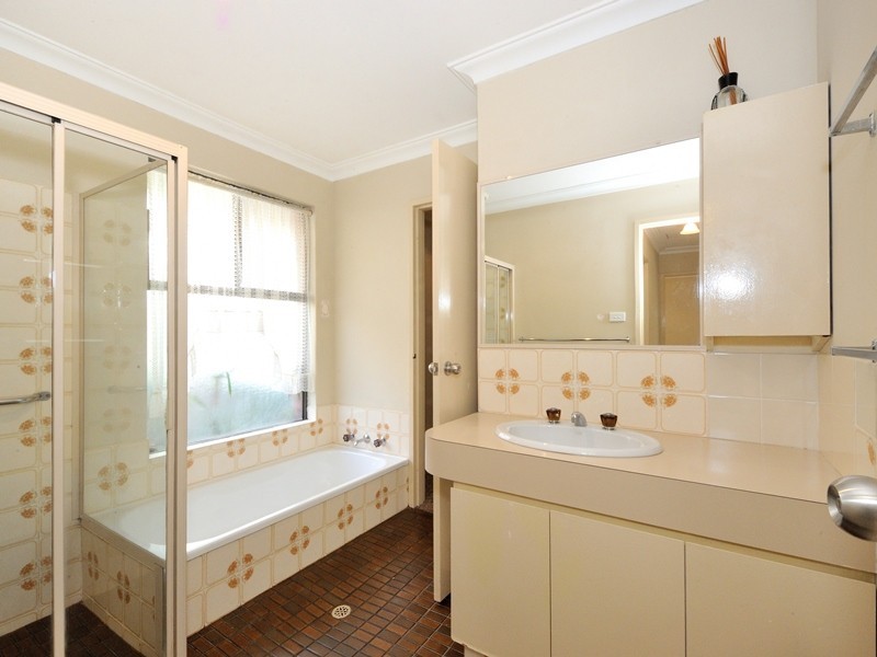 4 Evandale Street, Dudley Park WA 6210