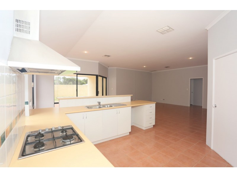 6 Possum Drive, Wannanup WA 6210