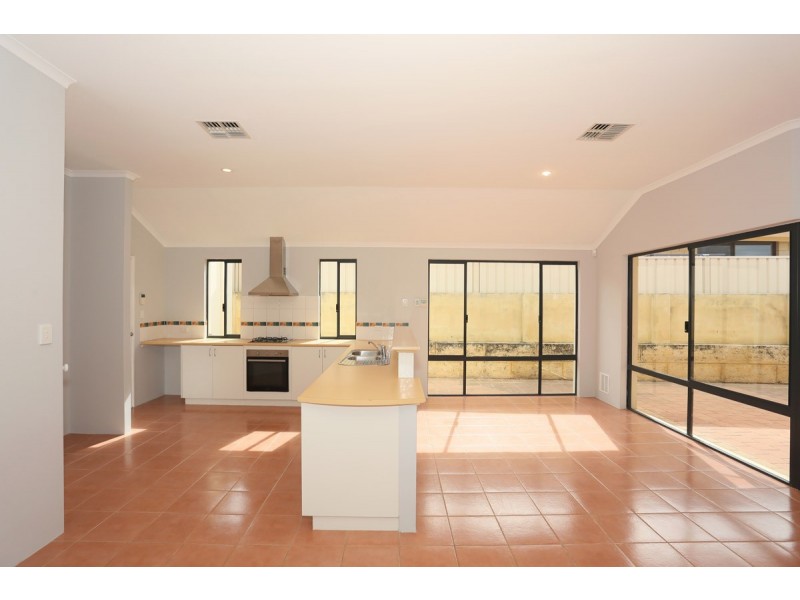 6 Possum Drive, Wannanup WA 6210