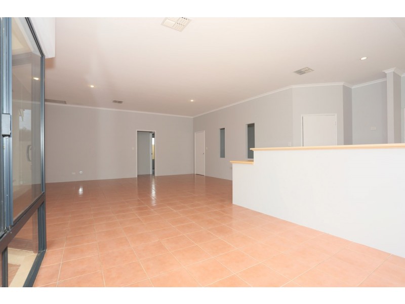 6 Possum Drive, Wannanup WA 6210