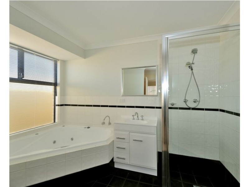 3 Winslow Crest, Lakelands WA 6180