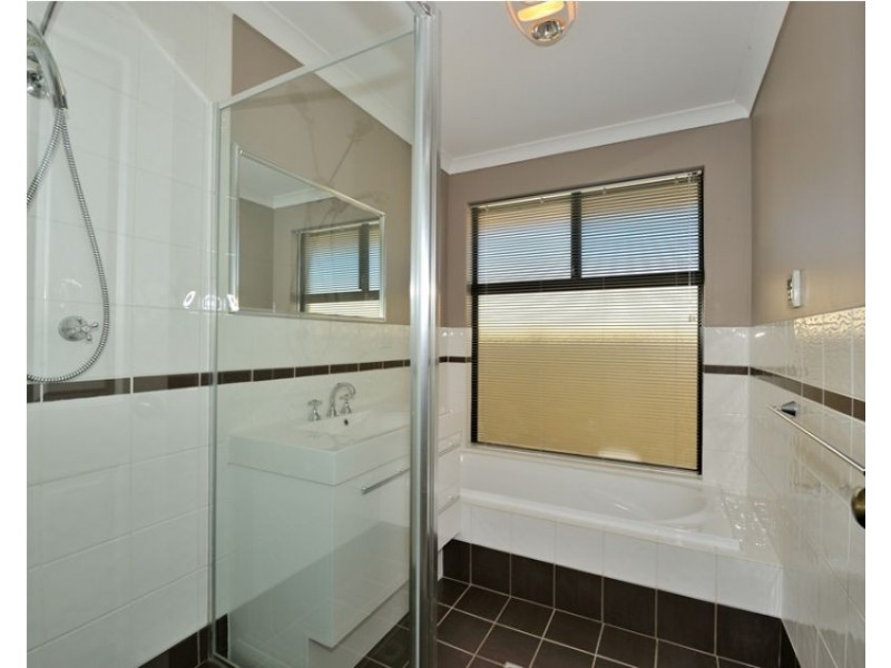3 Winslow Crest, Lakelands WA 6180
