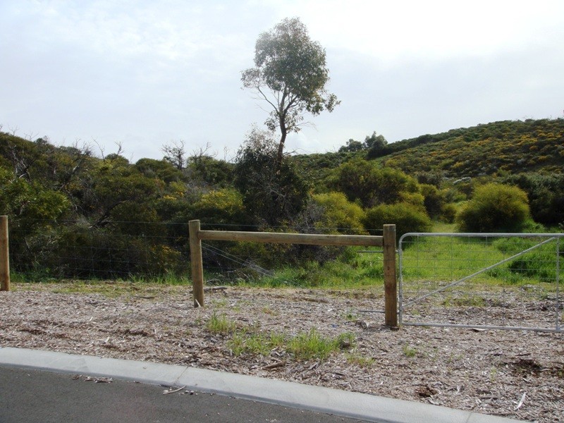 14 Figtree Ln, Golden Bay WA 6174