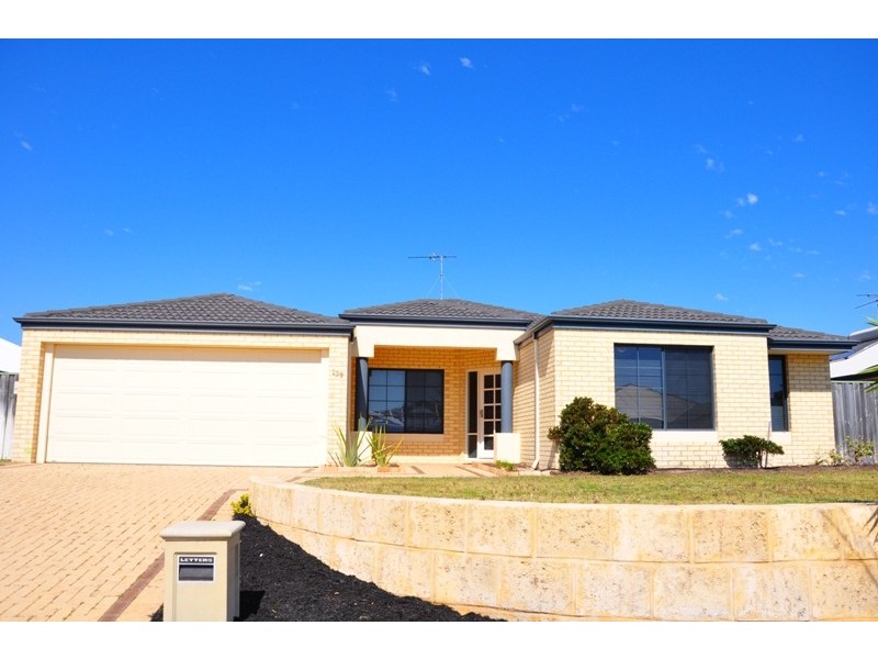 139 Peelwood Pde, Halls Head WA 6210