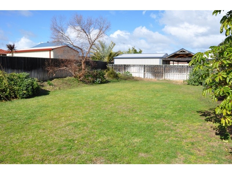 139 Peelwood Pde, Halls Head WA 6210