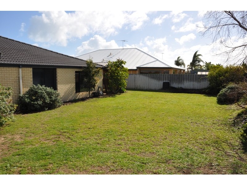 139 Peelwood Pde, Halls Head WA 6210