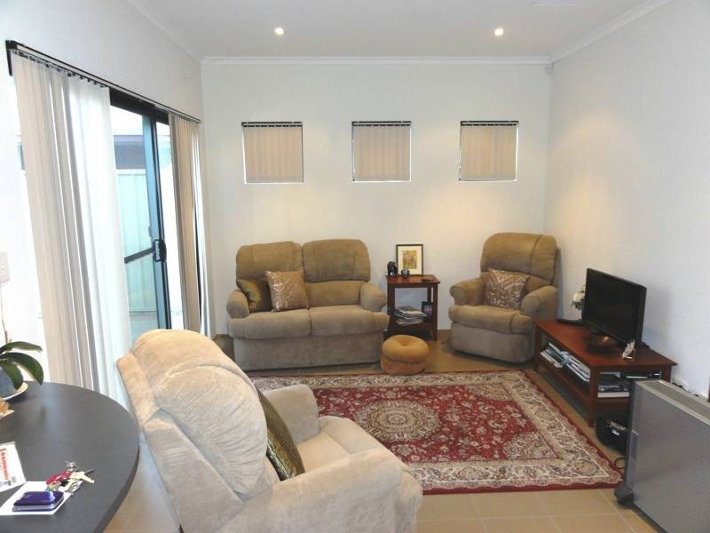 2/ 20 Lanyon Street, Mandurah WA 6210