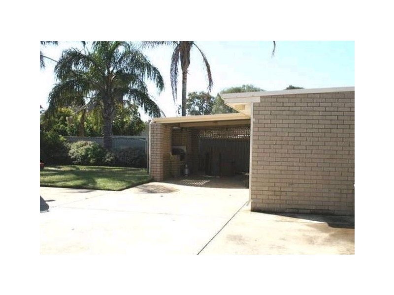 18 Kallang Rd, Coodanup WA 6210