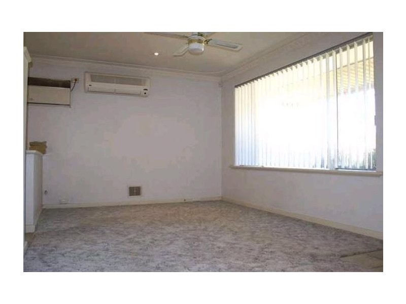 18 Kallang Rd, Coodanup WA 6210