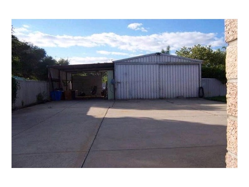 18 Kallang Rd, Coodanup WA 6210