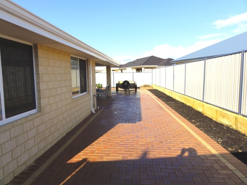 27 Kirkland Way, Meadow Springs WA 6210