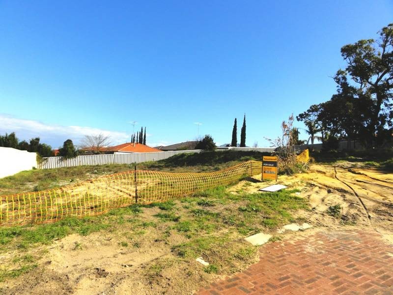 14 Lambourne Place, Halls Head WA 6210