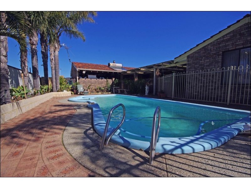 36 Peelwood Pde, Halls Head WA 6210