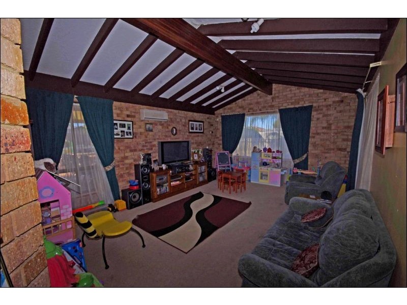 36 Peelwood Pde, Halls Head WA 6210