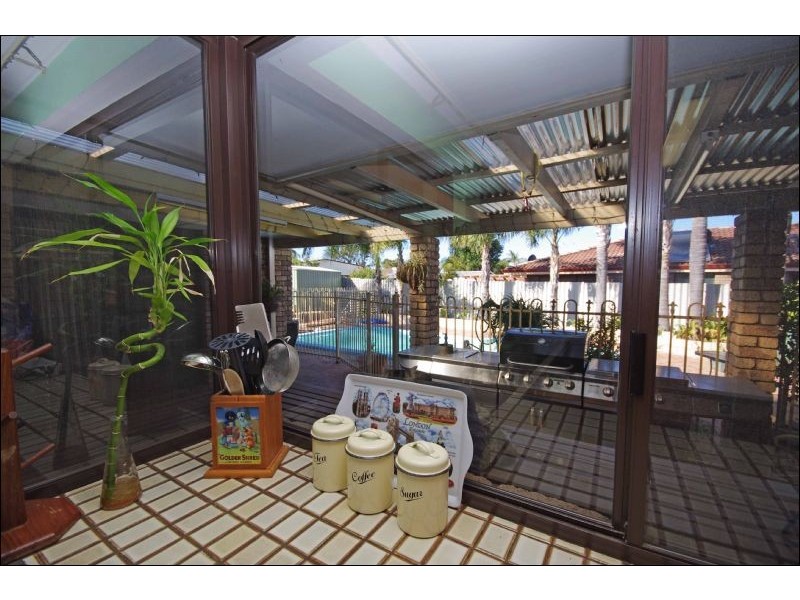 36 Peelwood Pde, Halls Head WA 6210