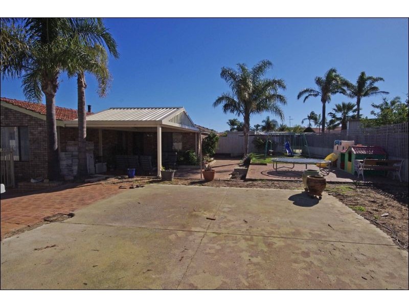 36 Peelwood Pde, Halls Head WA 6210