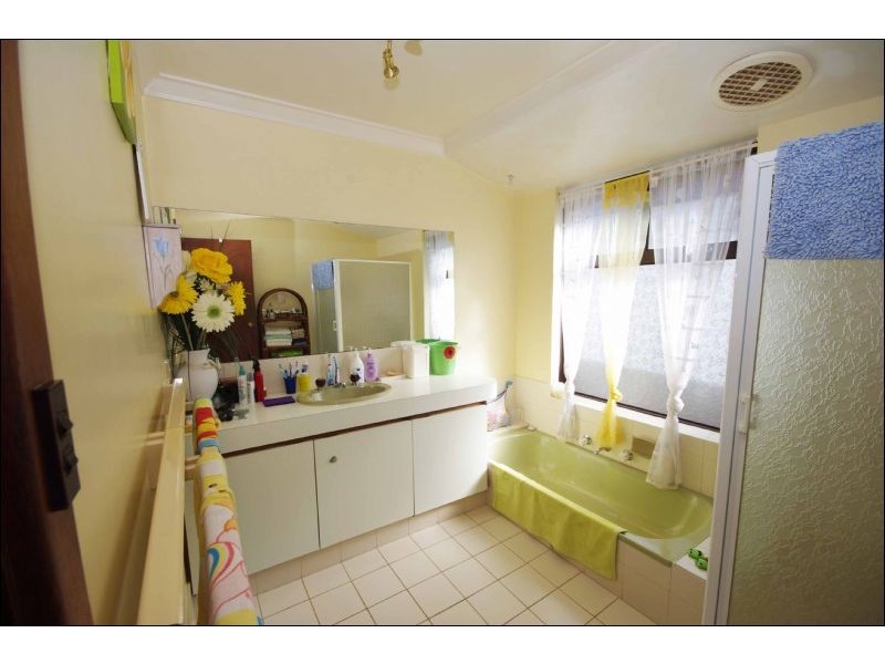 36 Peelwood Pde, Halls Head WA 6210