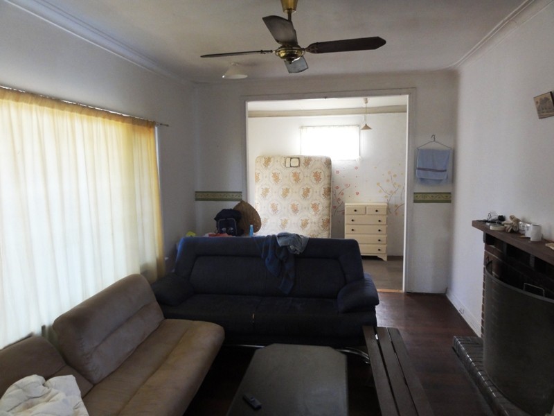 32 Leslie St, Dudley Park WA 6210