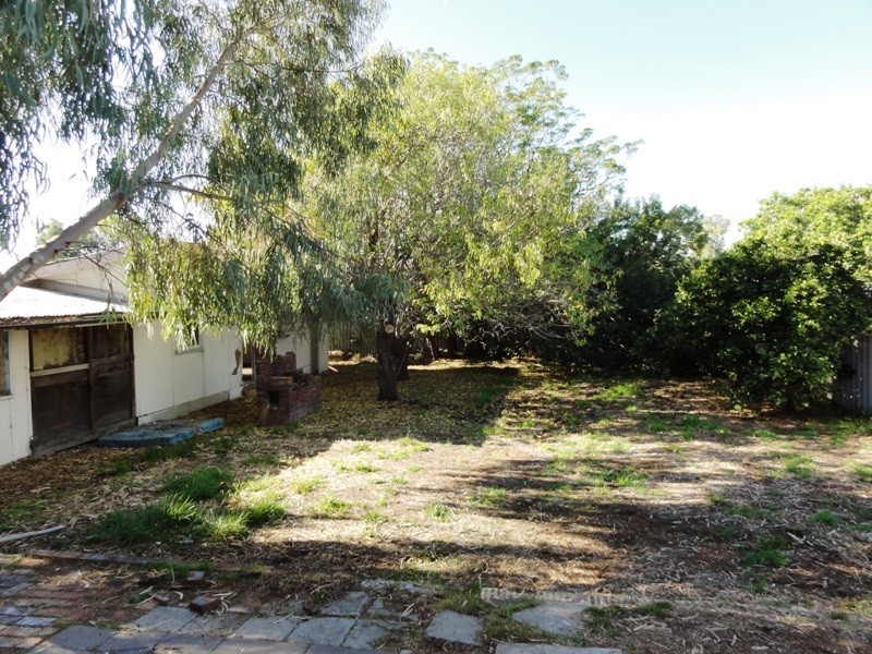 32 Leslie St, Dudley Park WA 6210