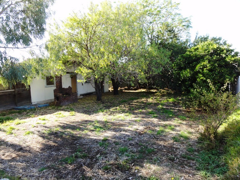 32 Leslie St, Dudley Park WA 6210