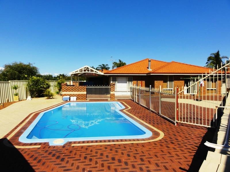 2 Hibiscus Rise, Halls Head WA 6210