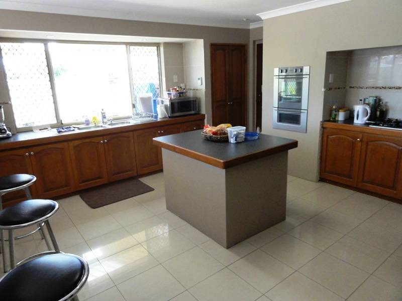 2 Hibiscus Rise, Halls Head WA 6210