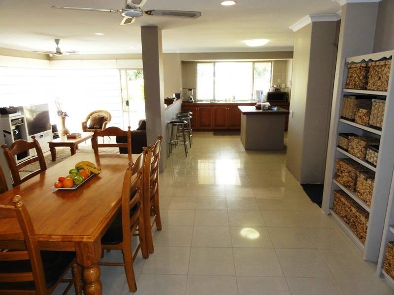 2 Hibiscus Rise, Halls Head WA 6210