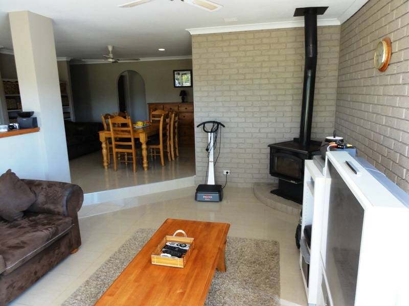 2 Hibiscus Rise, Halls Head WA 6210