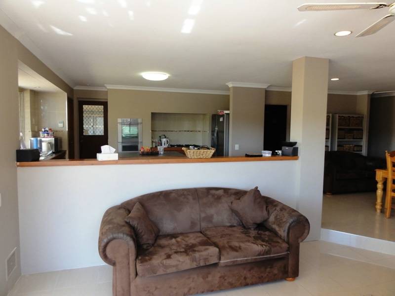 2 Hibiscus Rise, Halls Head WA 6210
