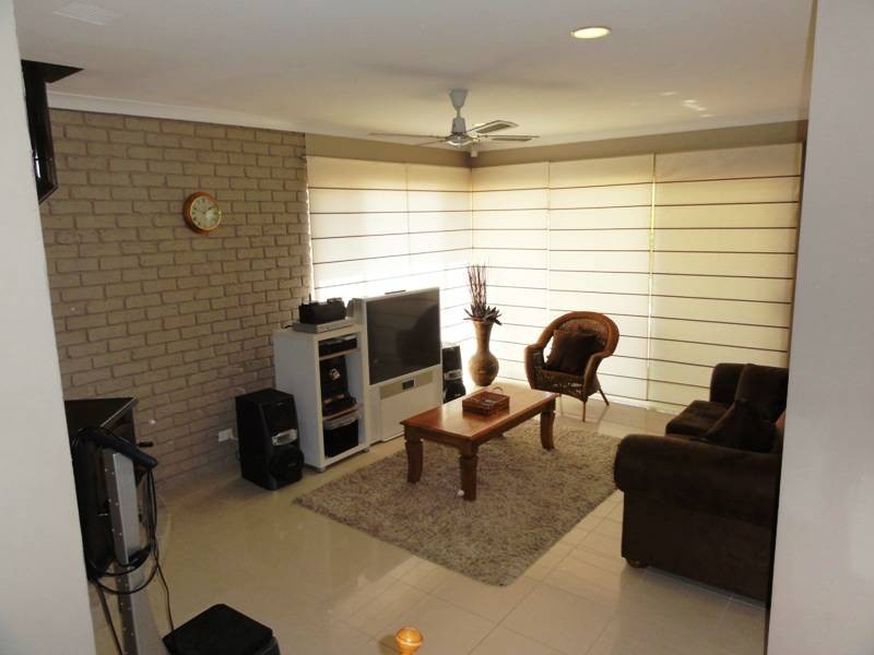 2 Hibiscus Rise, Halls Head WA 6210