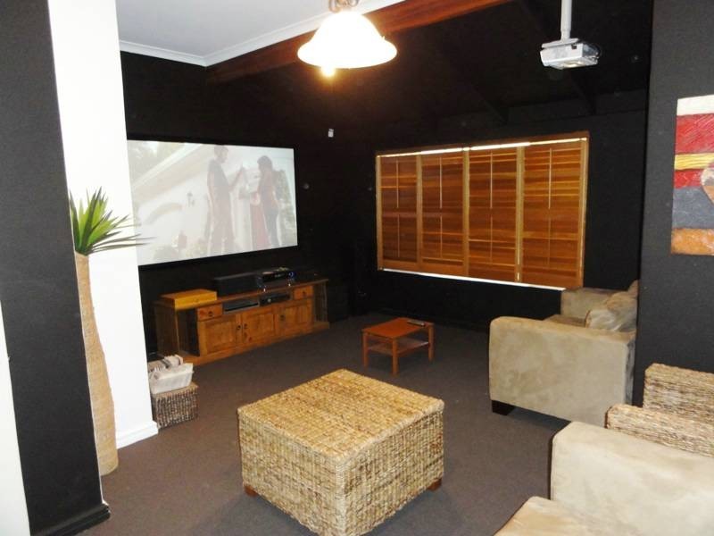 2 Hibiscus Rise, Halls Head WA 6210