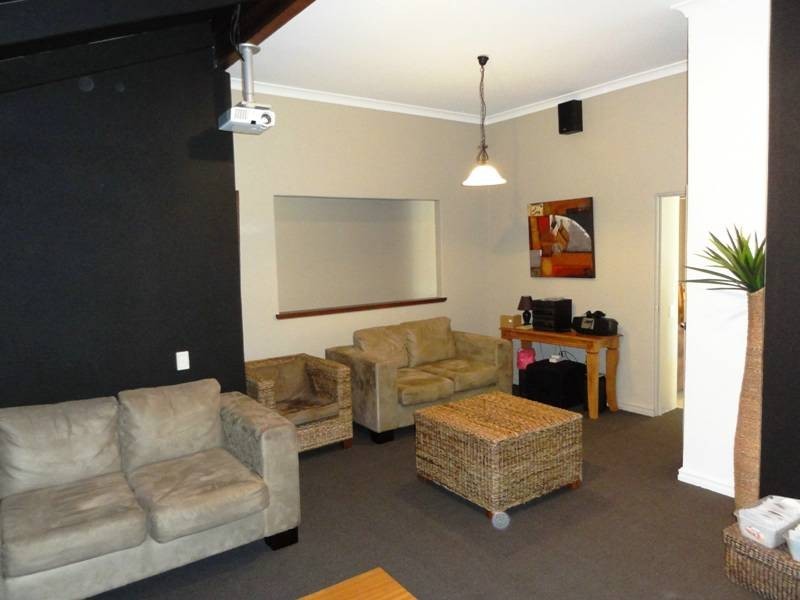 2 Hibiscus Rise, Halls Head WA 6210