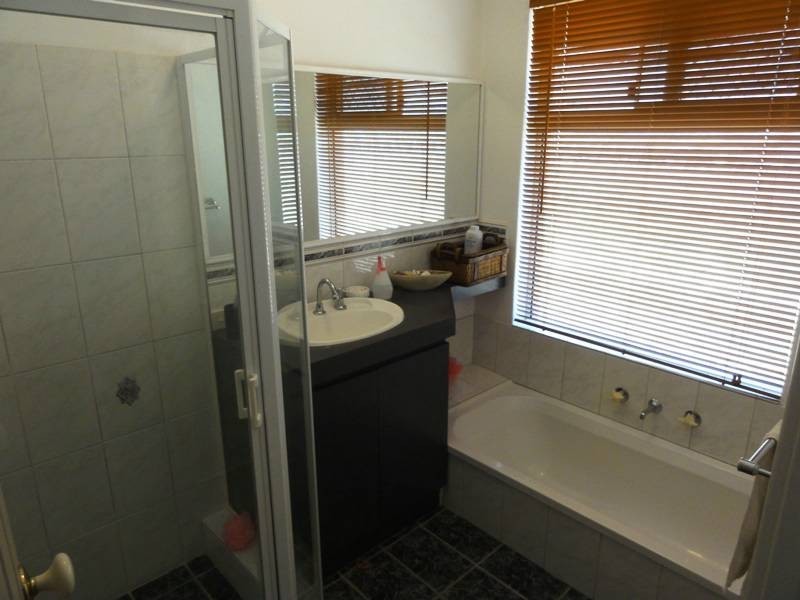 2 Hibiscus Rise, Halls Head WA 6210