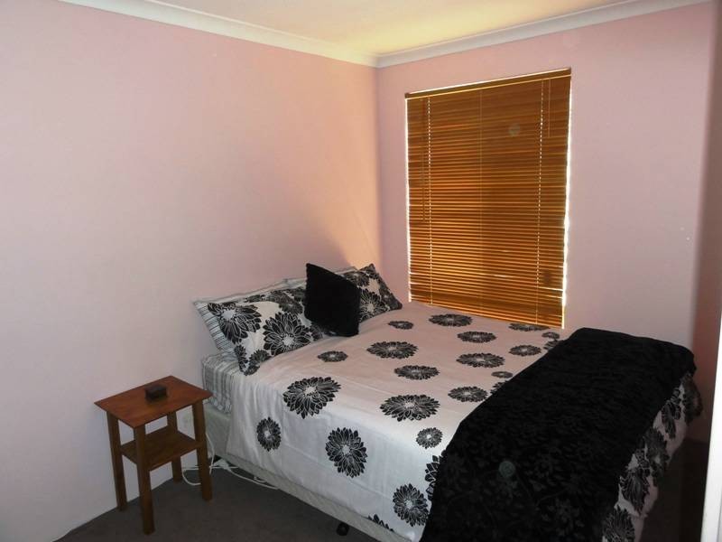 2 Hibiscus Rise, Halls Head WA 6210