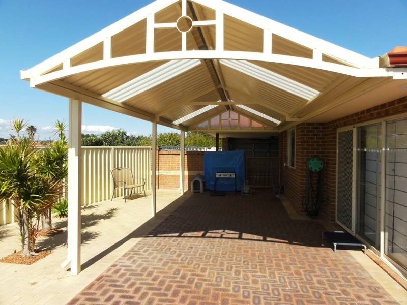2 Hibiscus Rise, Halls Head WA 6210