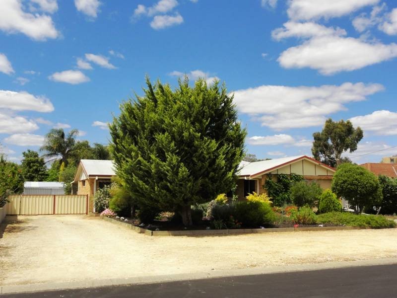 8 River Glen Drive, North Yunderup WA 6208