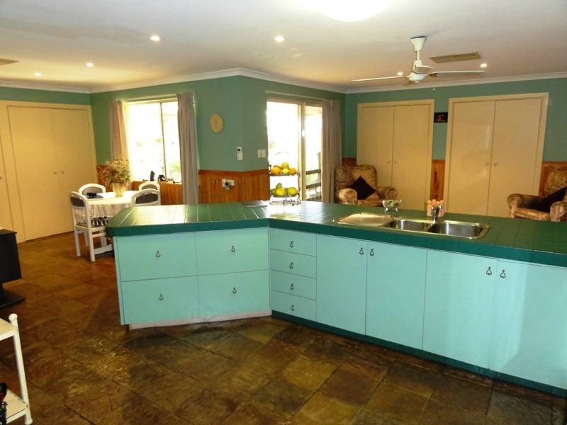 8 River Glen Drive, North Yunderup WA 6208
