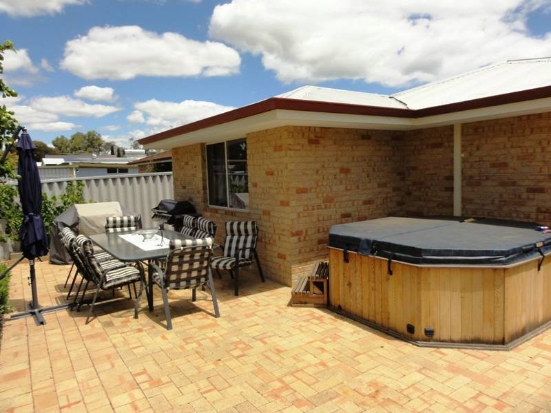 8 River Glen Drive, North Yunderup WA 6208