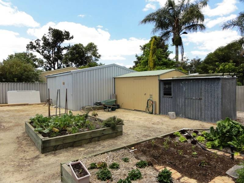 8 River Glen Drive, North Yunderup WA 6208