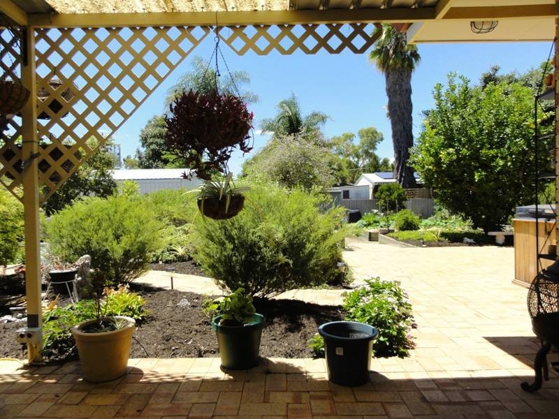 8 River Glen Drive, North Yunderup WA 6208