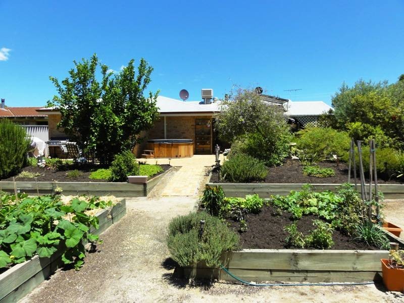 8 River Glen Drive, North Yunderup WA 6208