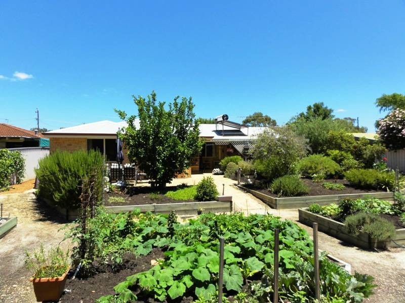 8 River Glen Drive, North Yunderup WA 6208
