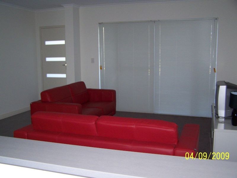 4/5 Bower Drive, Erskine WA 6210