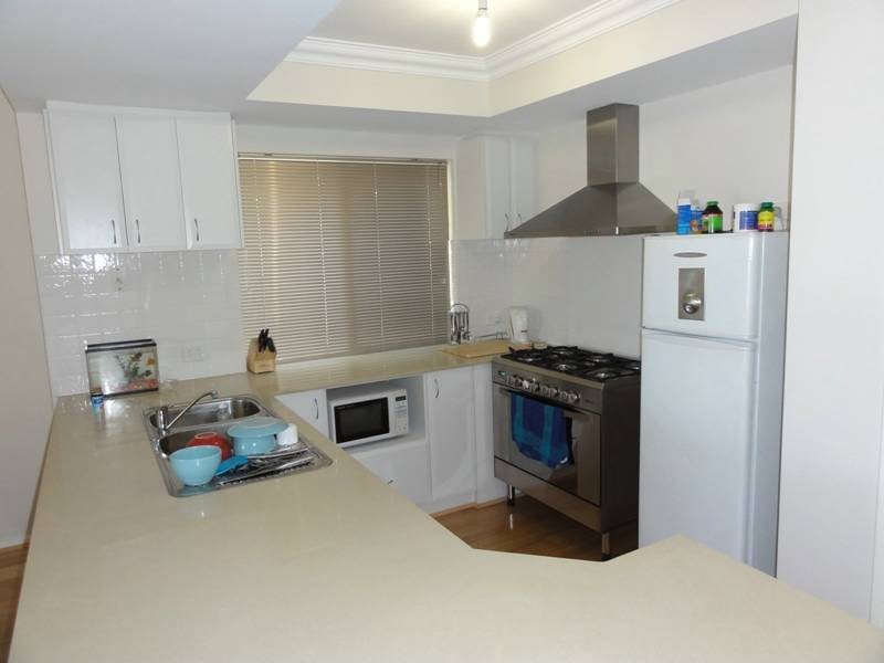2/ 110 Leighton Rd, Halls Head WA 6210