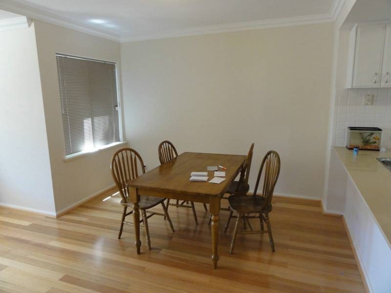 2/ 110 Leighton Rd, Halls Head WA 6210