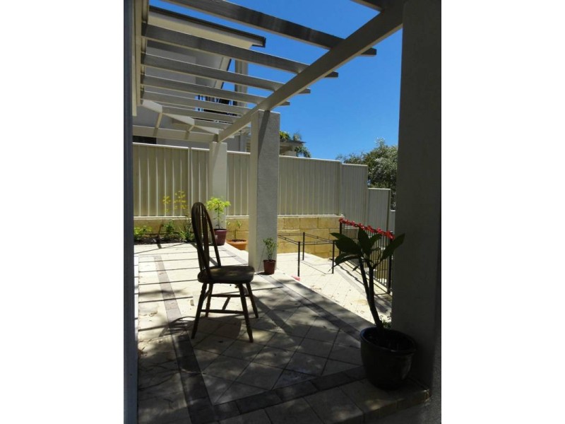 2/ 110 Leighton Rd, Halls Head WA 6210