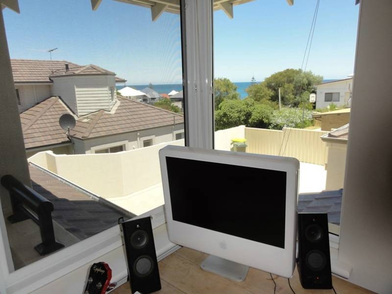 2/ 110 Leighton Rd, Halls Head WA 6210